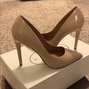 Steve Madden nude pumps